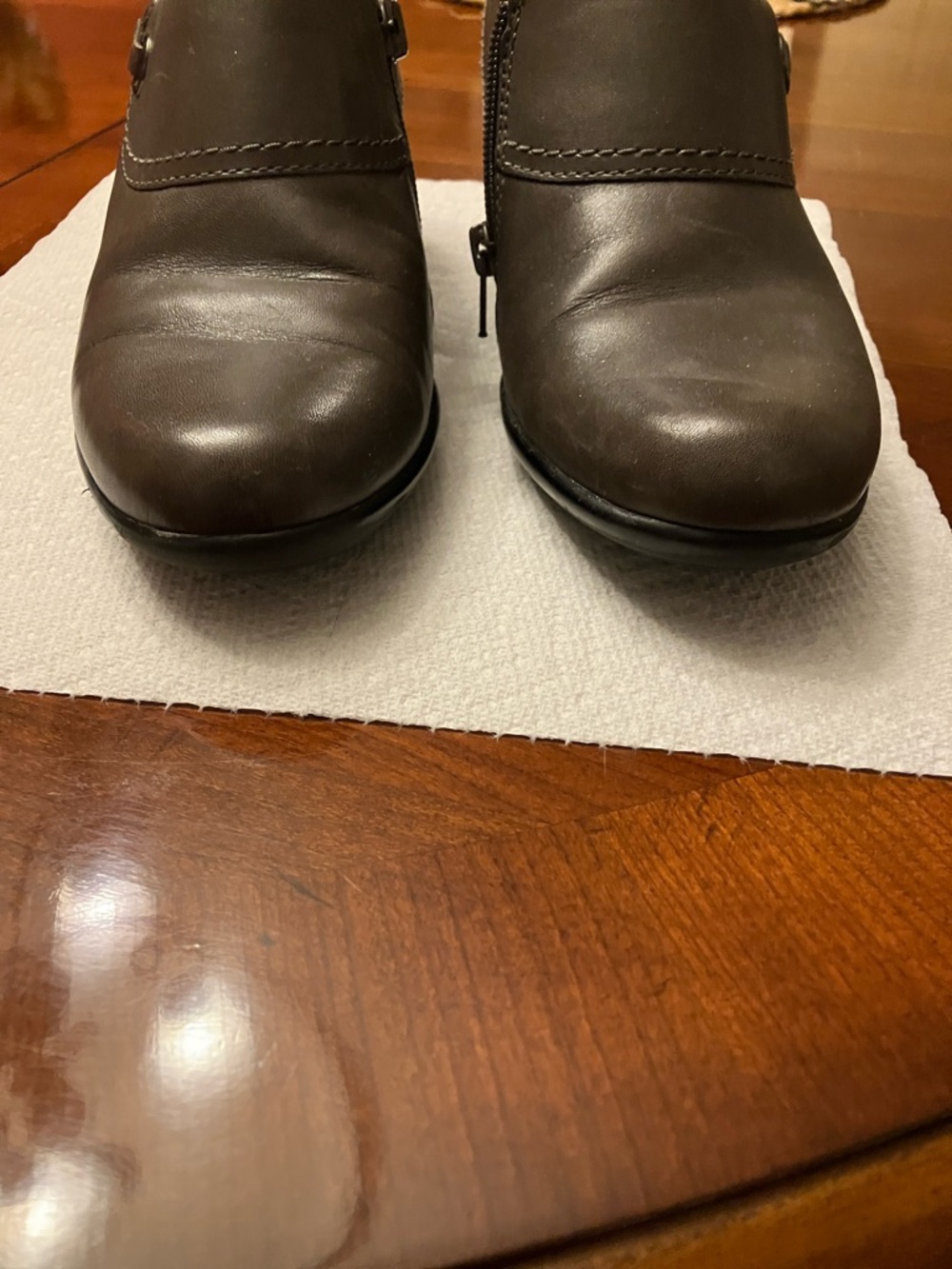 CLARK’S. Dark Green Leather With Side Zipper Shoe. Size 7.5. VERY NICE! - Picture 11 of 14